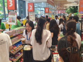 Bất ngờ cảnh tượng mua sắm của người dân Hà Nội trước khi bão số 3 WIPHA ập đến