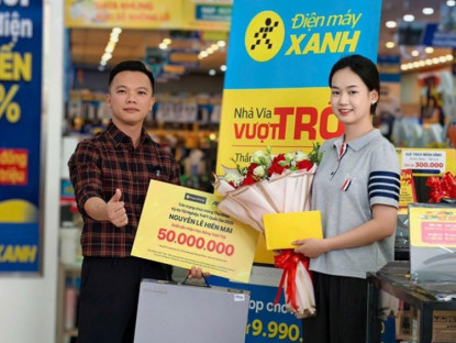 Thông tin doanh nghiệp - Không chỉ là sự ngưỡng mộ, Thế Giới Di Động còn hành động thiết thực trao học bổng laptop giá trị cho thủ khoa cả nước