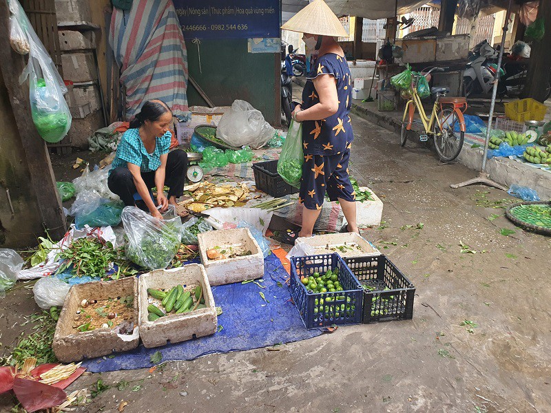 Bất ngờ cảnh tượng mua sắm của người dân Hà Nội trước khi bão số 3 Wipha ập đến - 2
