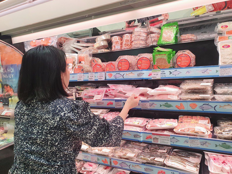 Bất ngờ cảnh tượng mua sắm của người dân Hà Nội trước khi bão số 3 Wipha ập đến - 6