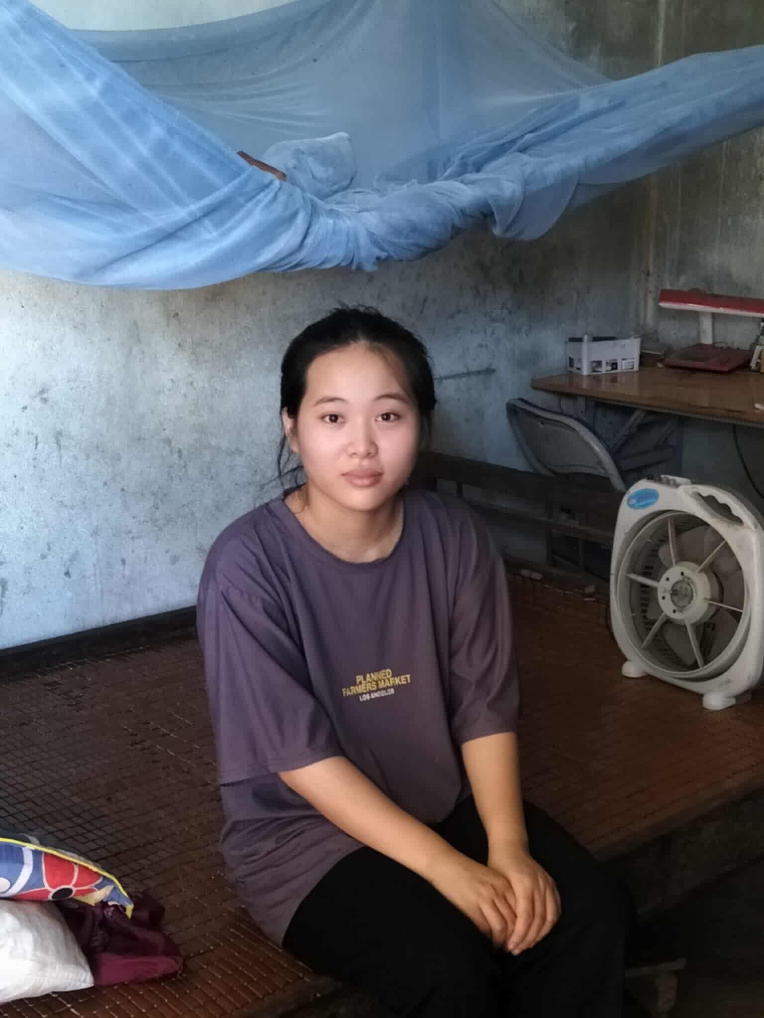 Nữ sinh xứ Nghệ vừa thi xong đã đi làm công nhân, đỗ 29,25 điểm khối C00 - 1