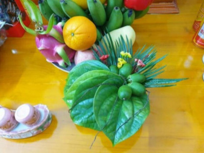 Gia đình - Khi thắp hương, dùng bao nhiêu lá trầu, bao nhiêu quả cau thì chuẩn phong thủy? Nên đặt bên trái hay bên phải bàn thờ?