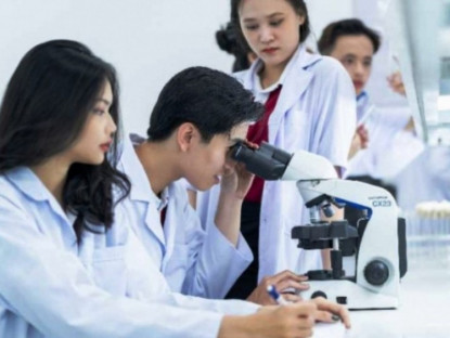 Giáo dục - Bộ GD-ĐT công bố điểm sàn nhóm ngành sức khỏe và sư phạm năm 2025