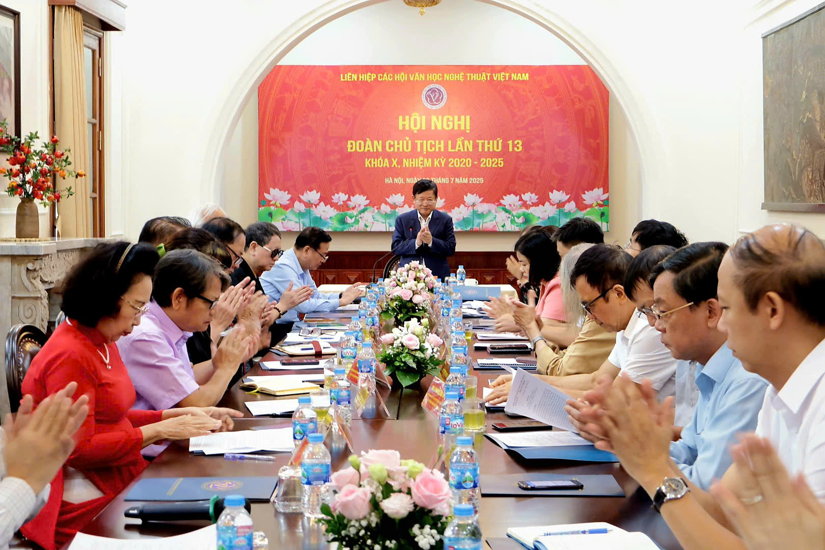 Hội nghị Đoàn Chủ tịch lần thứ 13: Tiếp tục đổi mới và nâng cao hiệu quả công tác văn học nghệ thuật - 1