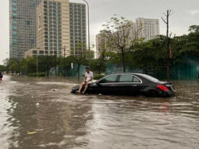 4 lưu ý bảo quản xe hơi và di chuyển an toàn trong mùa mưa bão