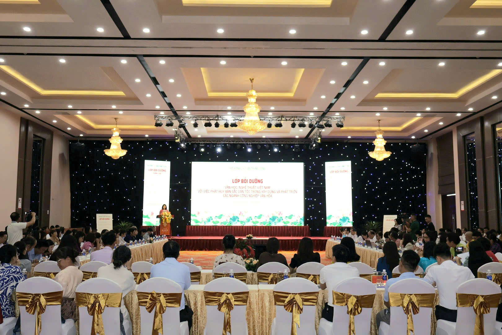 Bồi dưỡng những hạt nhân tiêu biểu trong đội ngũ lý luận, phê bình văn học, nghệ thuật - 1