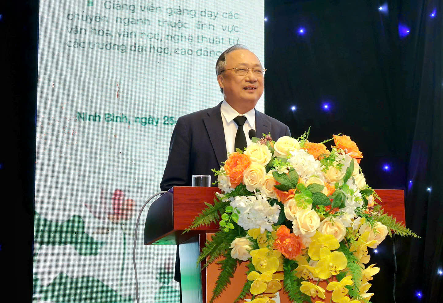 Bồi dưỡng những hạt nhân tiêu biểu trong đội ngũ lý luận, phê bình văn học, nghệ thuật - 2