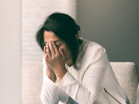 Chồng mất, tôi đưa 1,7 tỷ cho con trai rồi về sống với con gái, nghe chúng nói chuyện mà tôi sững sờ