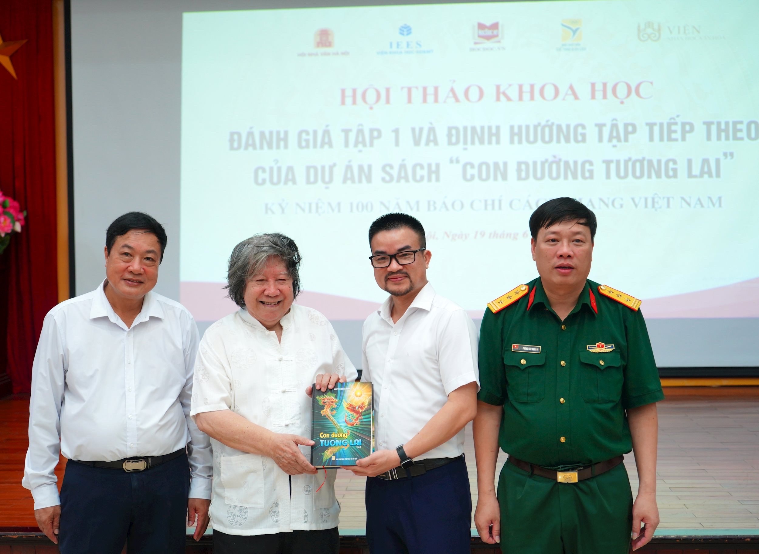 Sách “Con đường tương lai” từ đề xuất đến ứng dụng trong kỷ nguyên vươn mình - 1
