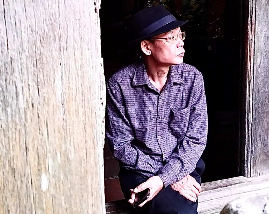 Sau lưng phố miên man chuyện đời - 1