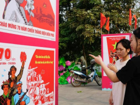 Tổ chức triển lãm tranh cổ động tấm lớn tuyên truyền kỷ niệm 80 năm Cách mạng Tháng Tám và Quốc khánh 2/9