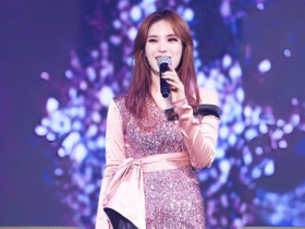 Nữ ca sĩ đình đám vừa xác nhận mang thai ở tuổi U50: Đời thường quyến rũ, được chồng công khai tình cảm trên sóng trực tiếp