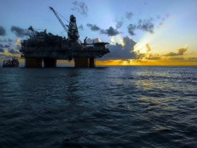 Giá dầu cắm đầu giảm sau khi OPEC+ tăng sản lượng