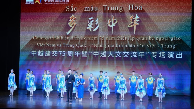Sắc màu Trung Hoa: Cầu nối văn hóa Việt Nam–Trung Quốc - 1
