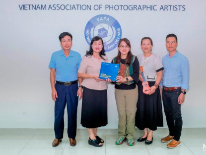 Nhiếp ảnh - Hội Nghệ sĩ Nhiếp ảnh Việt Nam làm việc với Chủ tịch Liên đoàn Nhiếp ảnh Indonesia