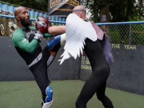 Huyền thoại UFC hạ võ sĩ youtuber bằng cú đá 