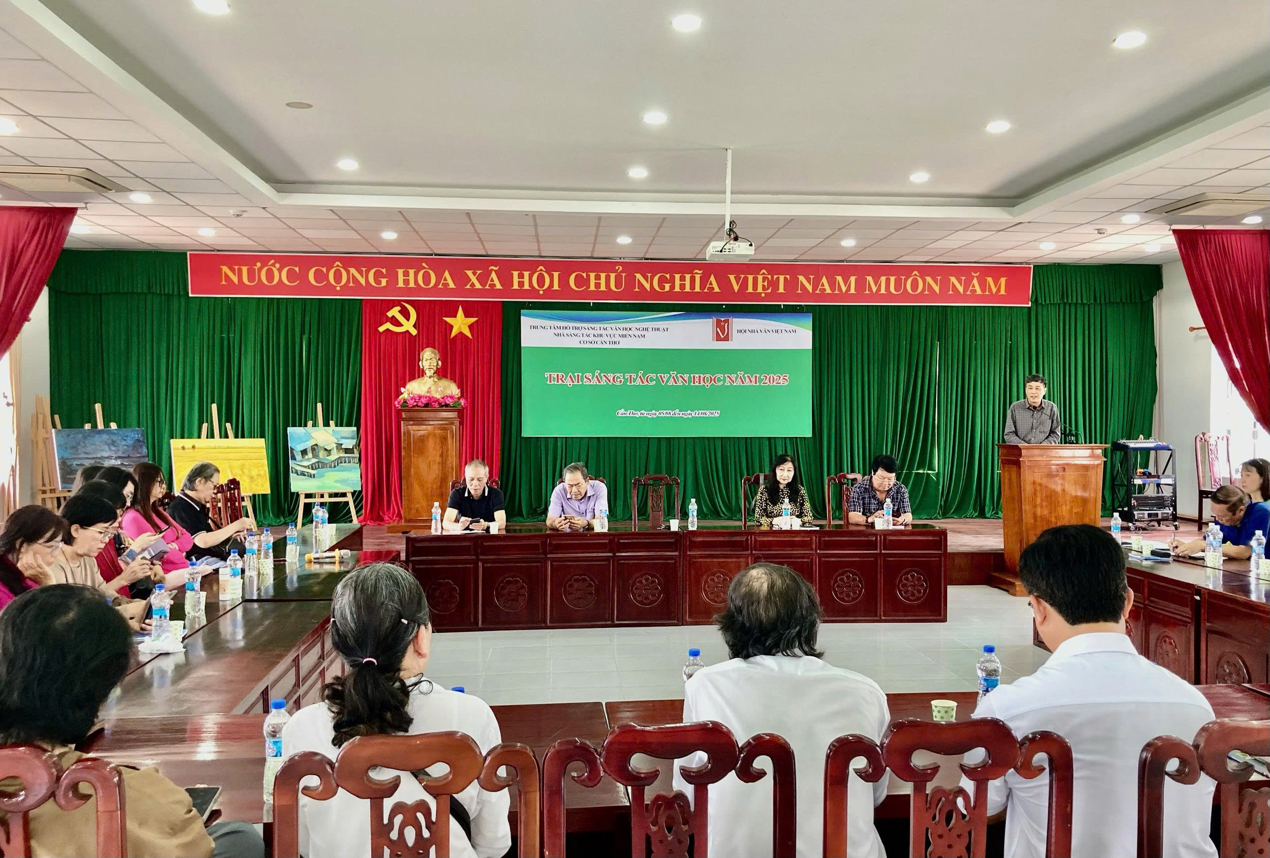 Khai mạc trại sáng tác văn học Hội Nhà văn Việt Nam năm 2025 tại Cần Thơ - 1