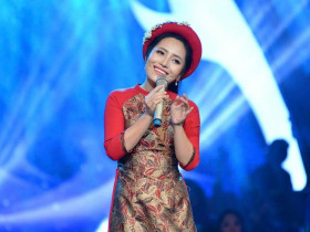 Giữa Nha Trang nghe tiếng hát Bạch Trà