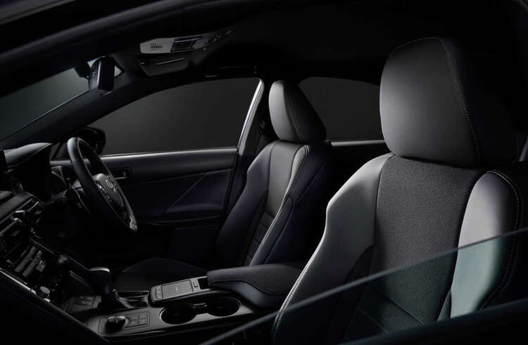 Lexus IS có thêm phiên bản đặc biệt Mode Black IV - 6
