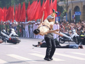 Danh tính nữ Cảnh sát giao thông kẹp cổ 