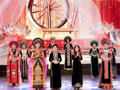 Tin Tức - Tiếp tục gìn giữ và tôn vinh di sản áo dài Việt Nam