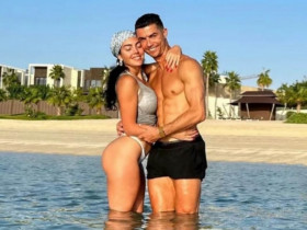 Hé lộ chuyện tình của Ronaldo và bạn gái nóng bỏng
