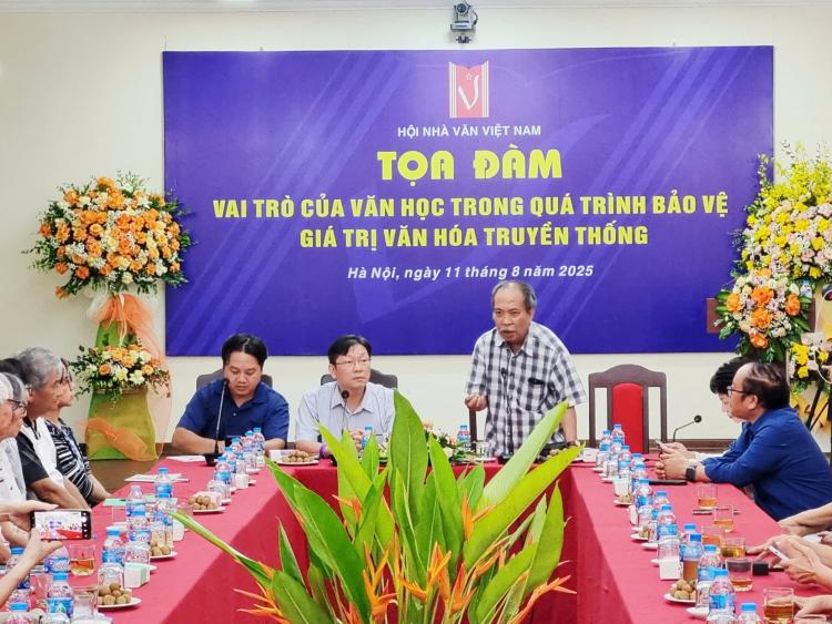 Sứ mệnh bảo vệ giá trị văn hóa truyền thống của văn học