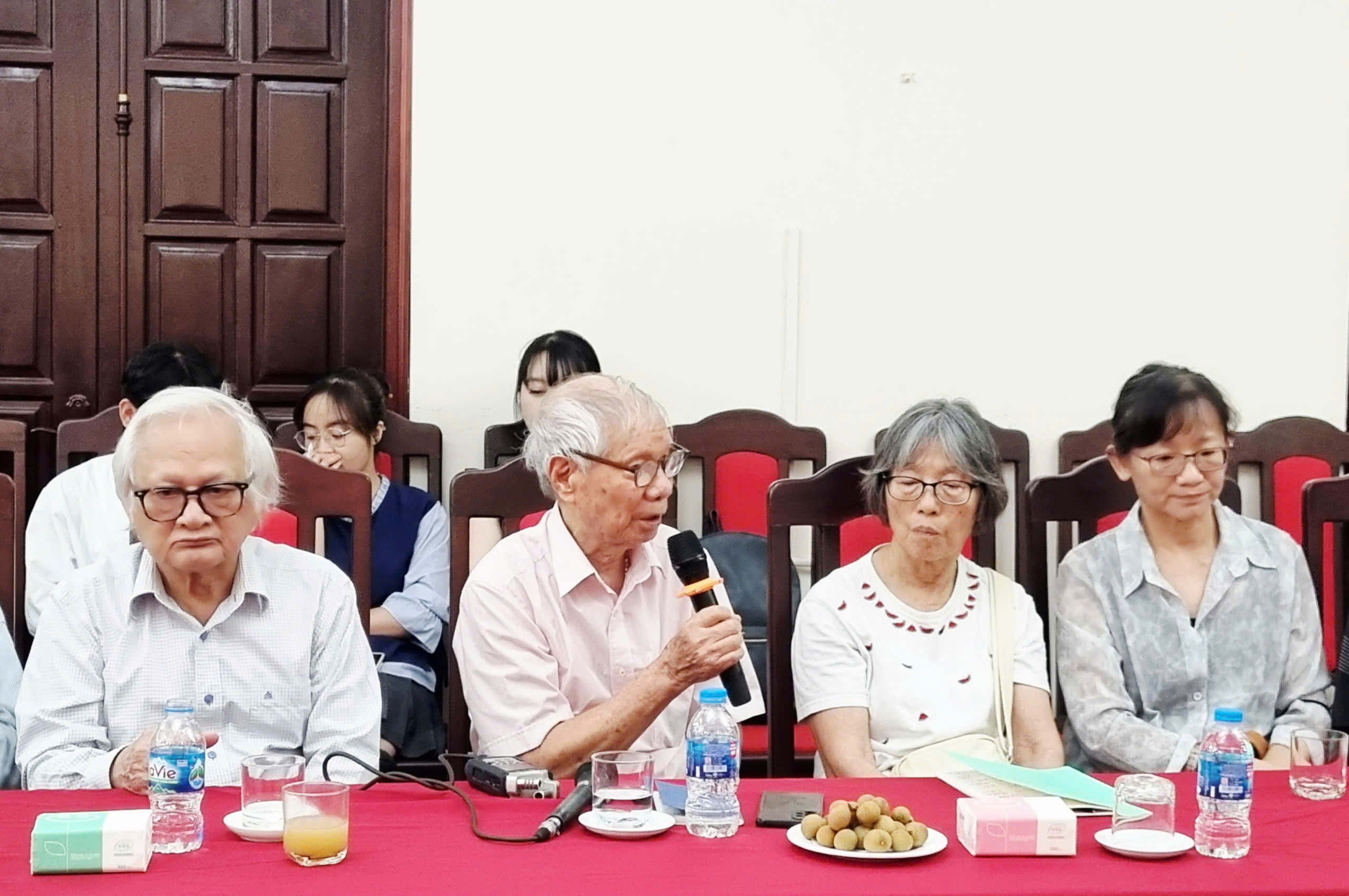Sứ mệnh bảo vệ giá trị văn hóa truyền thống của văn học - 3