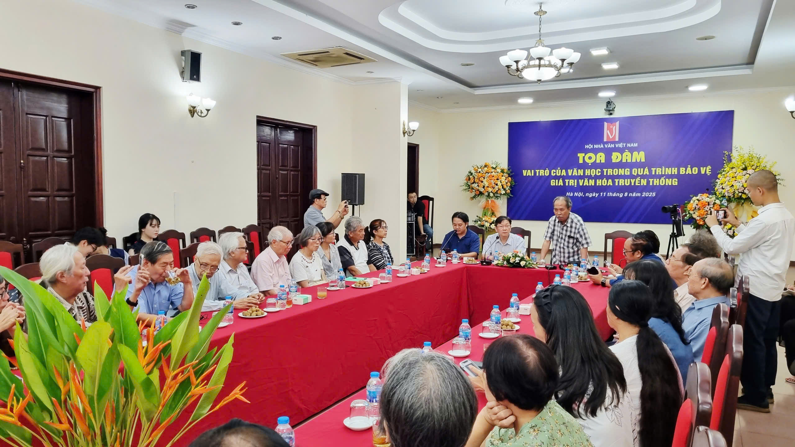 Sứ mệnh bảo vệ giá trị văn hóa truyền thống của văn học - 4
