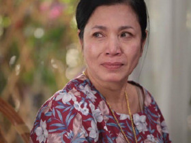 Đến nhà chồng cũ mượn tiền cho con trai cưới vợ, mẹ anh cho giỏ trứng ung, định vứt thì tôi sững người