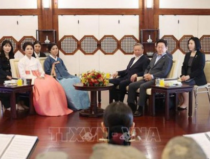 Tin Tức - Chùm ảnh: Tổng Bí thư Tô Lâm và Phu nhân dự tiệc trà và thưởng thức nghệ thuật truyền thống