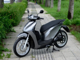 Top xe máy điện có phạm vi di chuyển xa nhất khi sạc đầy