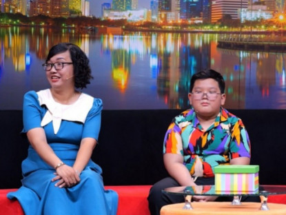 Gia đình - Câu hỏi ám ảnh của cậu bé 9 tuổi: “Mẹ yêu con hơn hay yêu điện thoại hơn?”