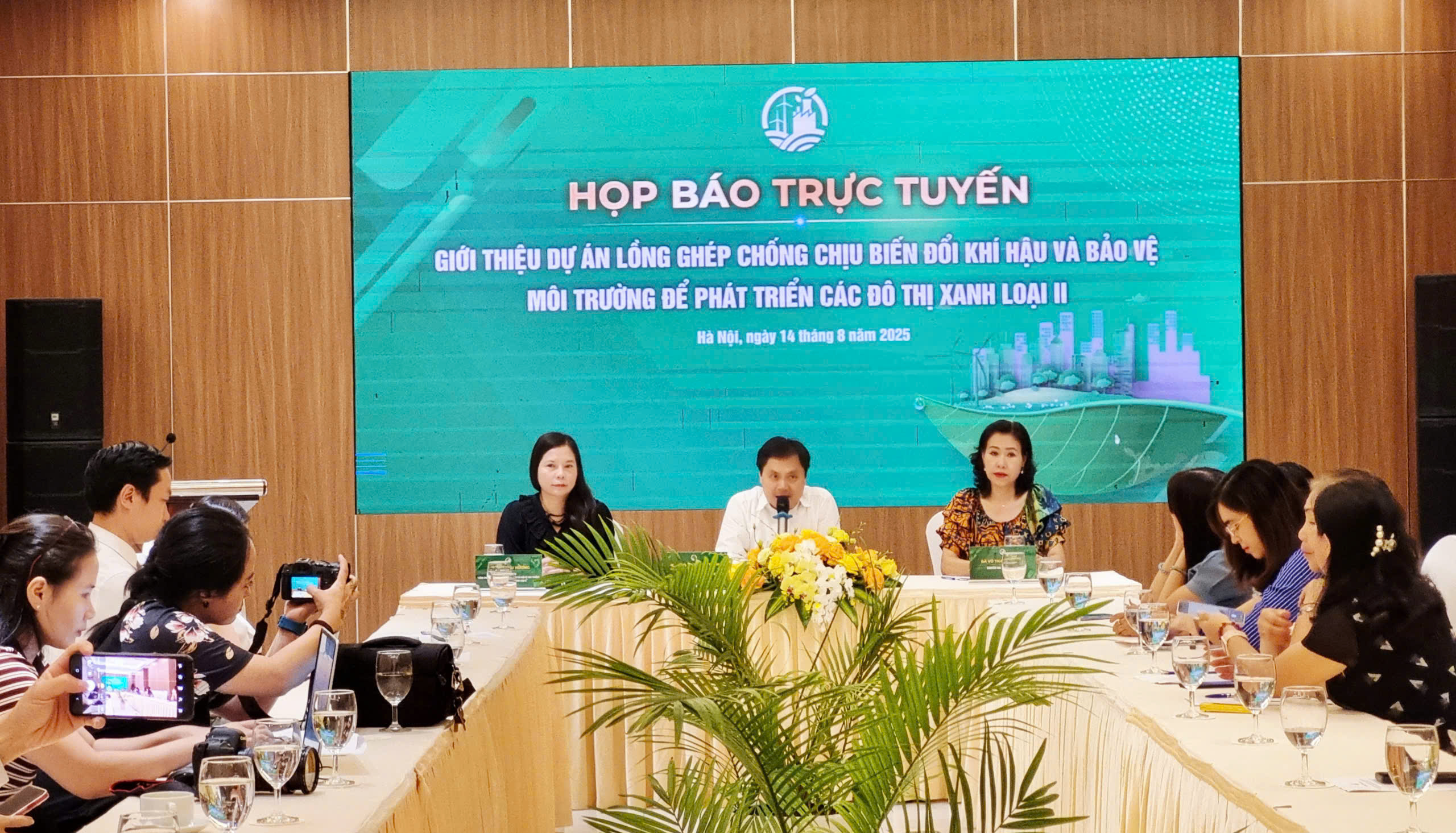 Giới thiệu Dự án “Lồng ghép chống chịu biến đổi khí hậu và bảo vệ môi trường để phát triển các đô thị xanh loại II” - 3