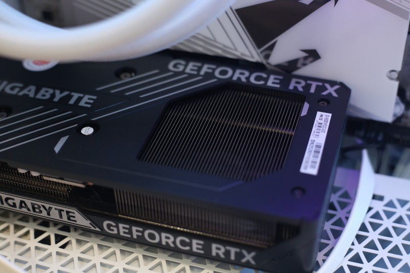 Cận cảnh card đồ họa Geforce RTX 5060 Windforce 8GB - 2