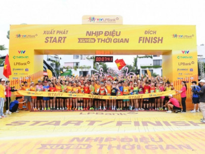 Thông tin doanh nghiệp - 300 chiếc xe đạp tiếp sức học sinh nghèo tỉnh Phú Thọ thông qua Giải Marathon Quốc tế VTV LPBank 2025