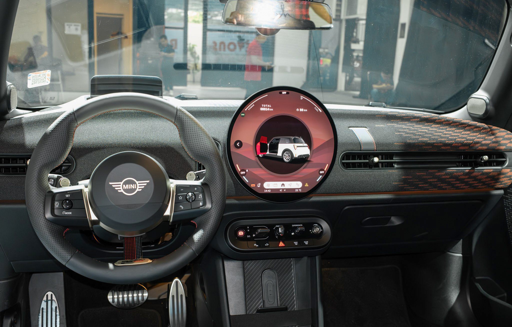 MINI Cooper phiên bản đặc biệt JCW công bố giá bán hơn 2,5 tỷ đồng tại Việt Nam - 9