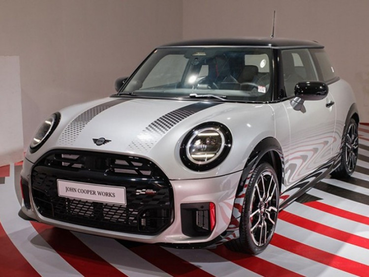 MINI Cooper phiên bản đặc biệt JCW công bố giá bán hơn 2,5 tỷ đồng tại Việt Nam