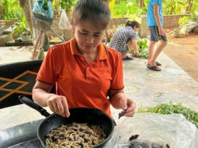 Loại côn trùng có nọc độc chết người được lùng mua để lấy “thịt”, giá lên đến 750 nghìn đồng/kg