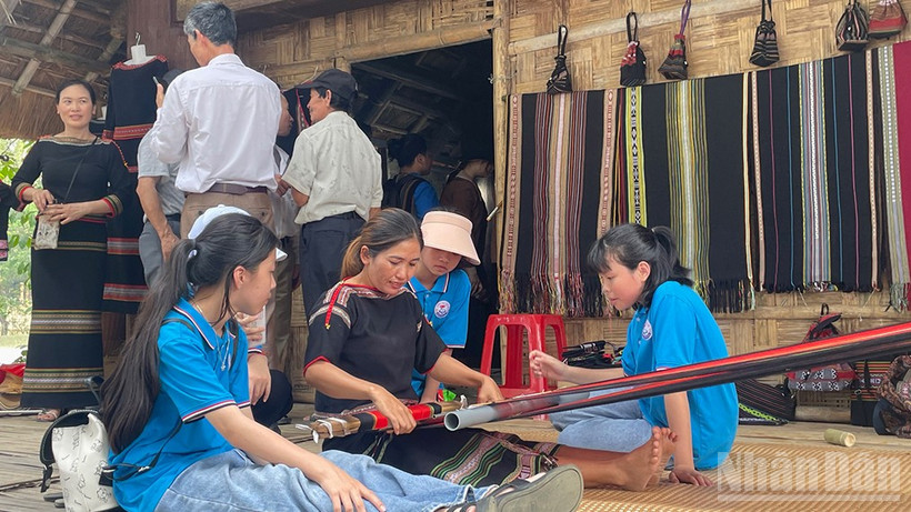 “Vui Tết độc lập” tại Làng Văn hóa - Du lịch các dân tộc Việt Nam - 1