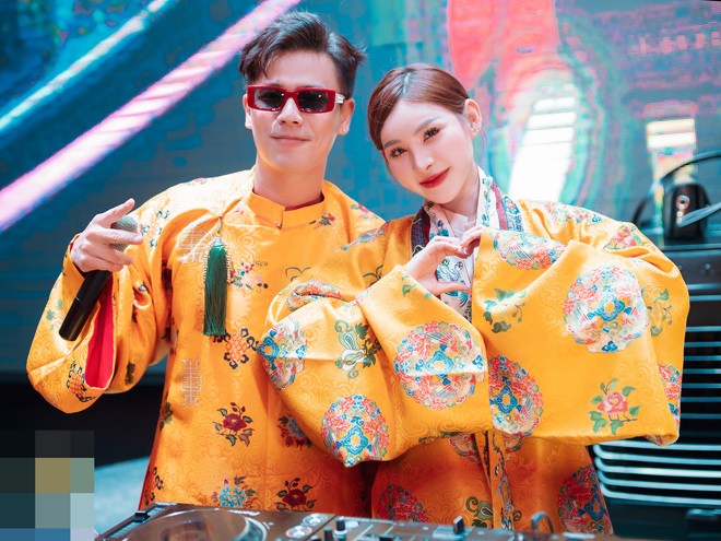 DJ xinh đẹp mang áo dài Việt Nam khắp thế giới - 7