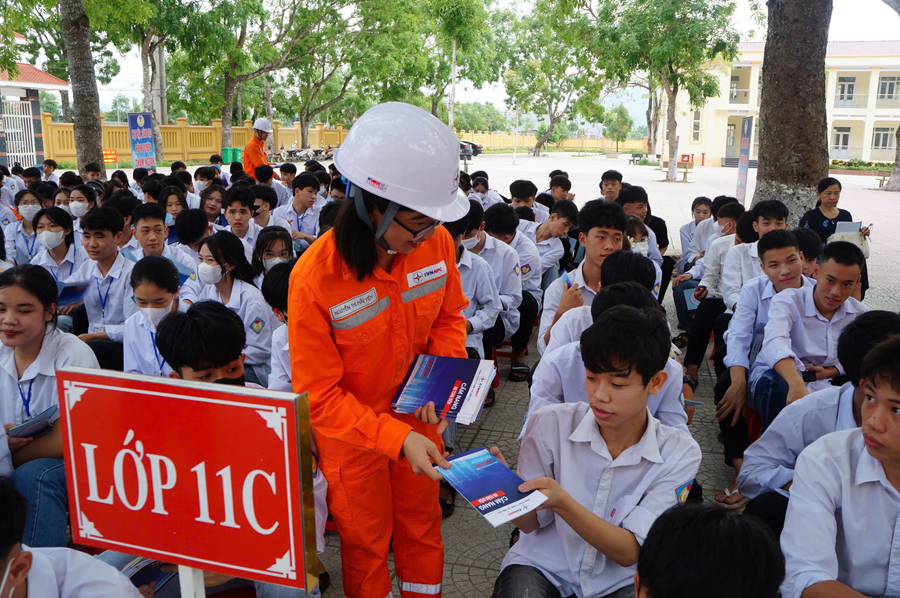 Tổng công ty Điện lực miền Bắc: Ứng phó thiên tai, đảm bảo cung cấp điện an toàn, liên tục - 5