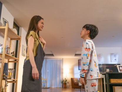 Gia đình - Đến nhà chồng cũ ở 3 ngày để chăm con, tôi khóc nghẹn vì một tin nhắn của người chồng hiện tại
