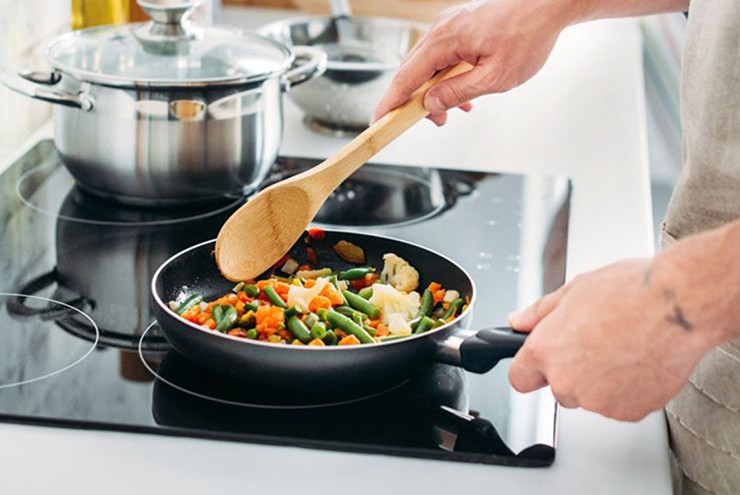 Các chuyên gia ẩm thực vạch rõ loạt lý do nên chuyển sang bếp từ - 1