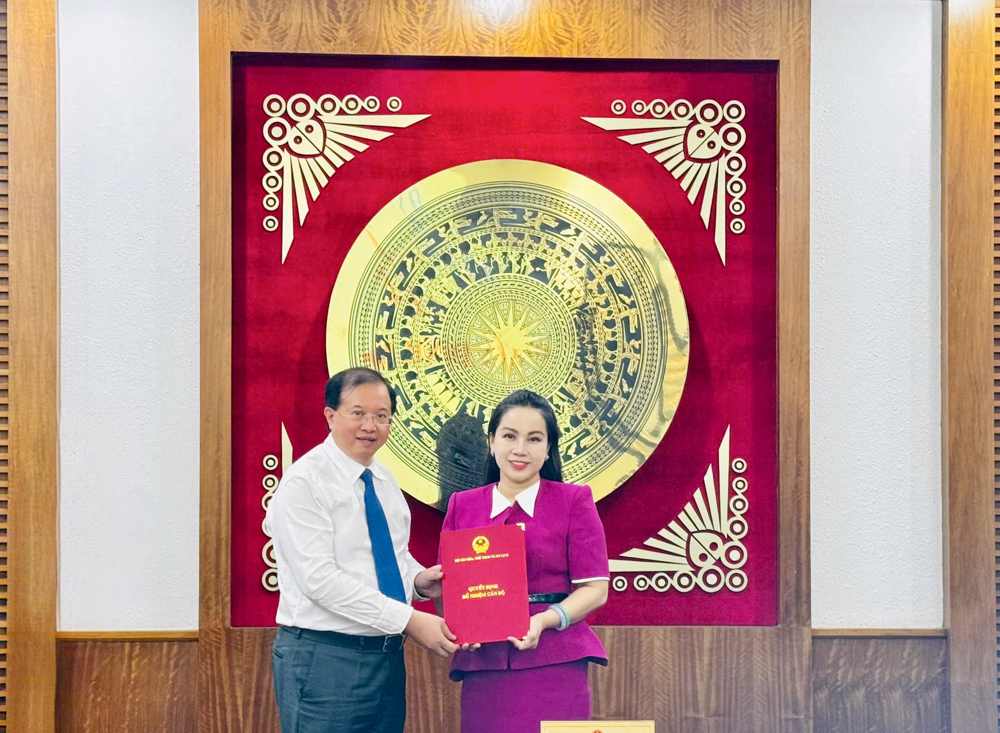 Bà Phạm Thị Mỹ Hoa giữ chức Phó Cục trưởng Cục Mỹ thuật, Nhiếp ảnh và Triển lãm - 1