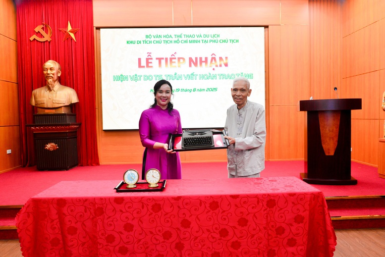 Khu Di tích Chủ tịch Hồ Chí Minh tại Phủ Chủ tịch tiếp nhận hiện vật về Chủ tịch Hồ Chí Minh - 1