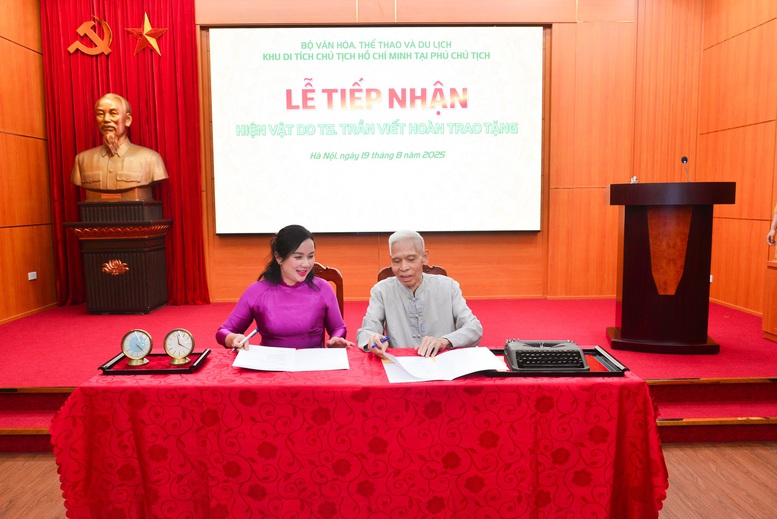 Khu Di tích Chủ tịch Hồ Chí Minh tại Phủ Chủ tịch tiếp nhận hiện vật về Chủ tịch Hồ Chí Minh - 2