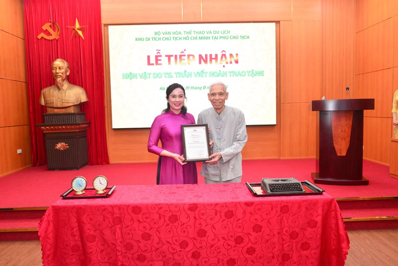 Khu Di tích Chủ tịch Hồ Chí Minh tại Phủ Chủ tịch tiếp nhận hiện vật về Chủ tịch Hồ Chí Minh - 3