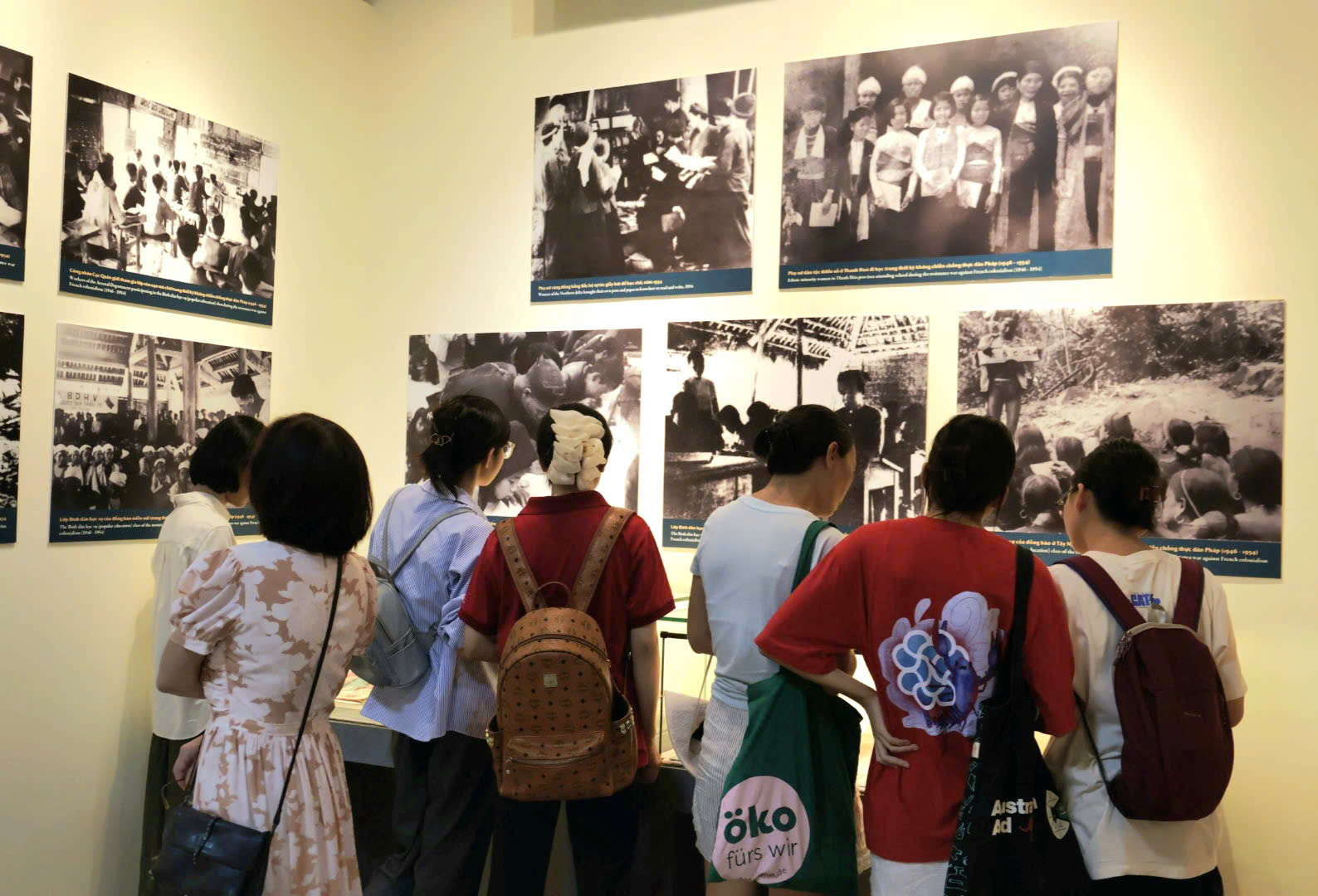 Giới thiệu nhiều tài liệu quý tại trưng bày “Bình dân học vụ – thắp sáng tương lai” - 10