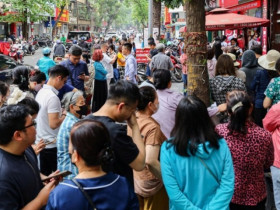 Giá vàng tăng “bùng nổ”, xô đổ mọi kỷ lục từ trước đến nay, nhiều người “khốn khổ” vì vàng